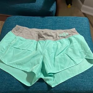 Women’s Athletic Shorts VS Pink Size Small Stretch Back Zipper Aqua Mint Nylon